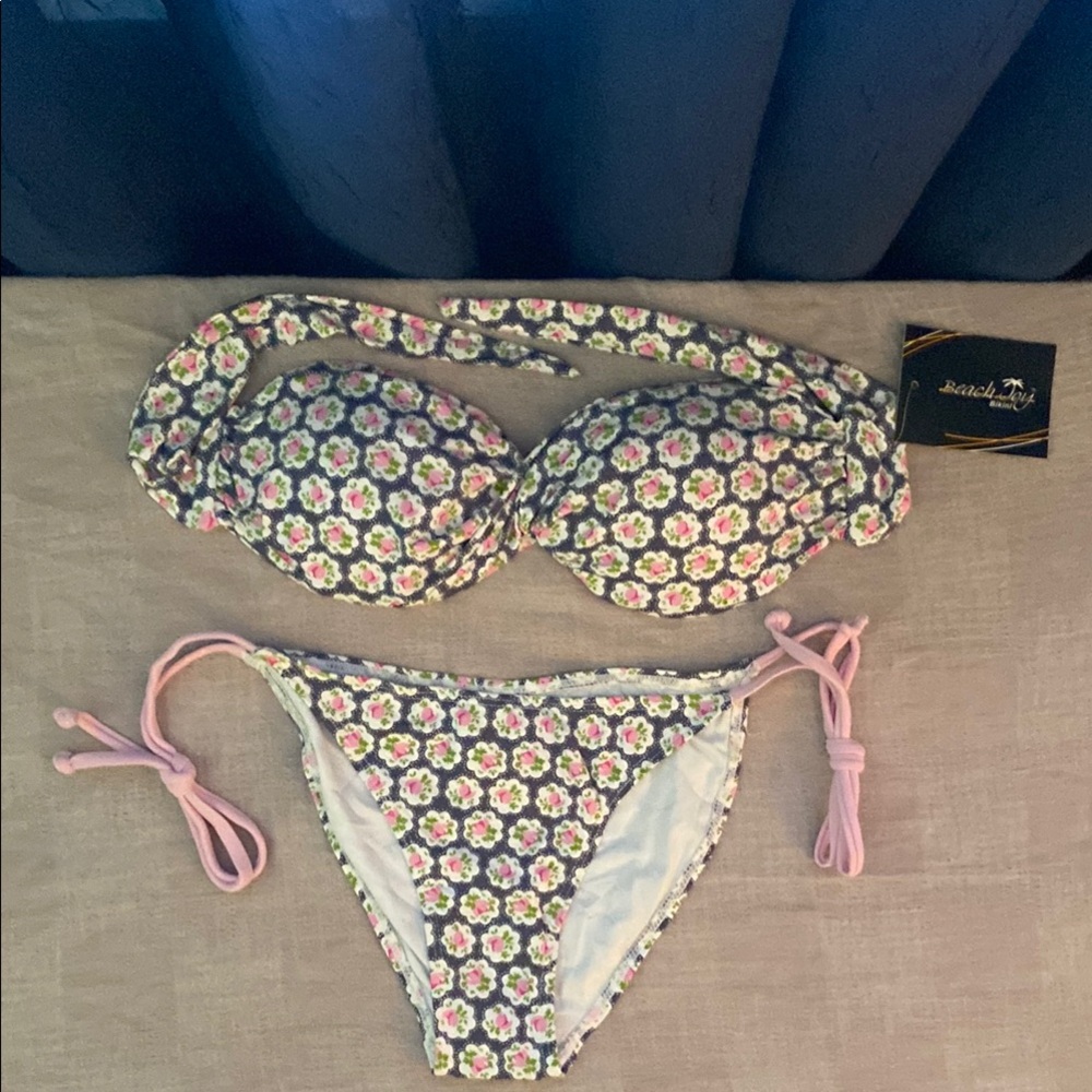 Beach Joy Bikini set.